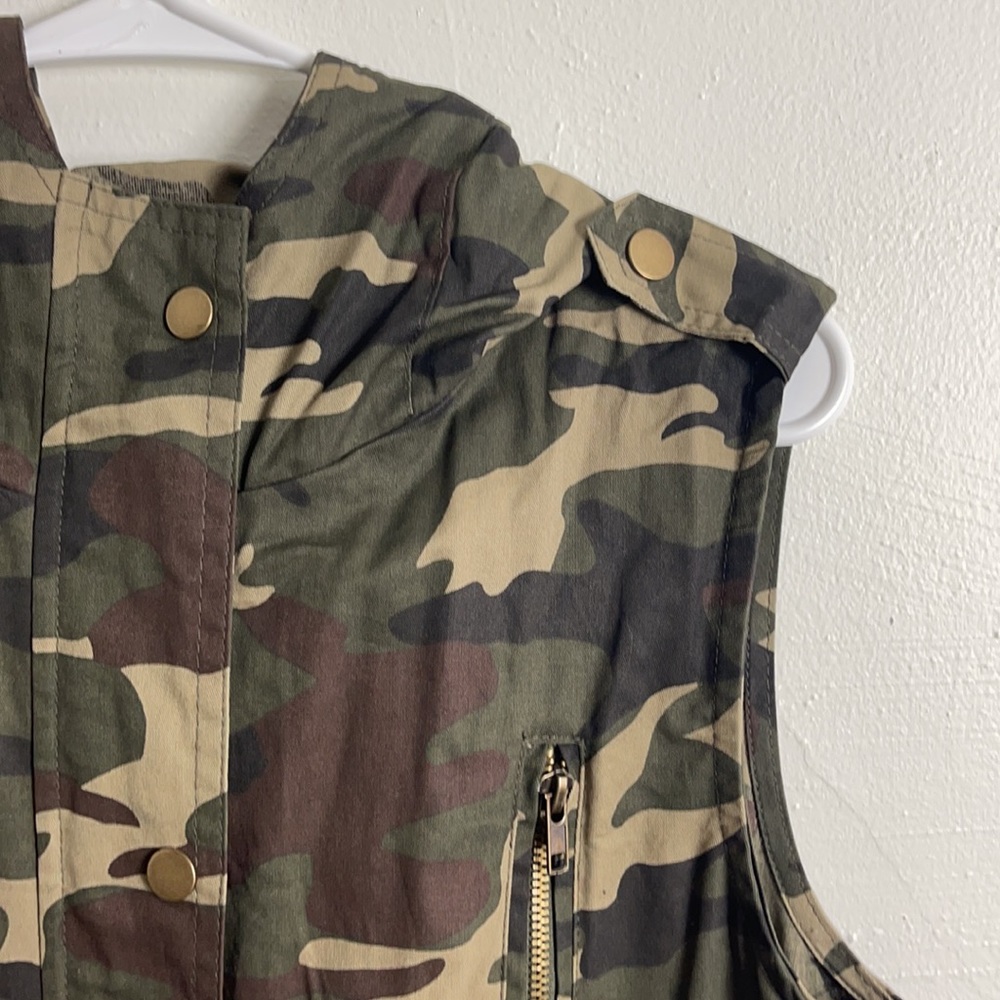 Women’s camo vest size medium - Picture 7 of 16